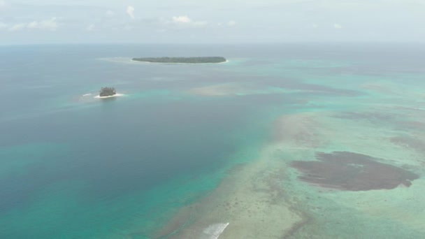 Luchtfoto Vliegen Koraalrif Tropische Eilanden Caribische Zee Turquoise Blauwe Water — Stockvideo