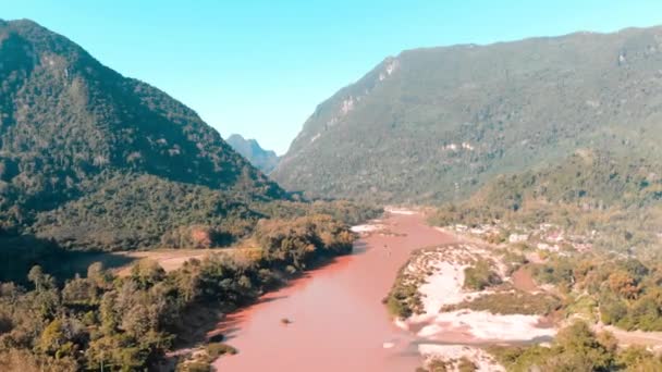 Légi Repülő Felett Nam River Nong Khiaw Muang Nik Laos — Stock videók