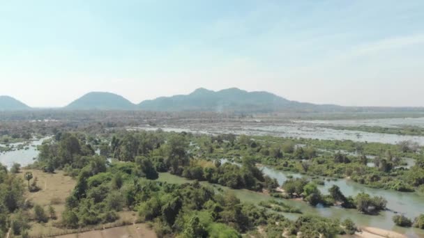 飞越唐德和4003岛屿湄公河在老挝 李皮瀑布 东南亚著名的旅游目的地 令人惊叹的景观 原生电影型 日志颜色配置文件 — 图库视频影像