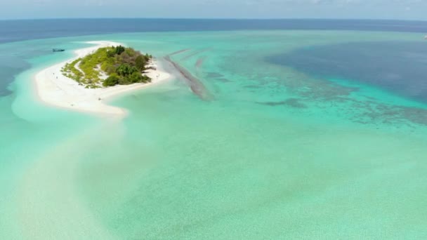 Antenne Flug Über Idyllisches Atoll Landschaftlich Reizvolles Reiseziel Wakatobi Nationalpark — Stockvideo