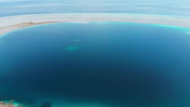 Aéreo Voando Sobre Atol Idílico Destino Viagem Cênica Wakatobi National — Vídeo de Stock