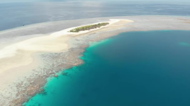Aérien Survolant Atoll Idyllique Destination Voyage Parc National Wakatobi Indonésie — Video