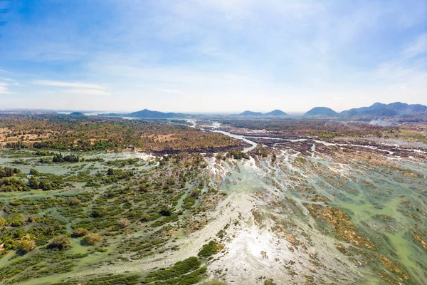 Luchtfoto-panoramische 4000 eilanden Mekong rivier in Laos, Li Phi watervallen, beroemde reizen bestemming backpacker in Zuidoost-Azië — Stockfoto