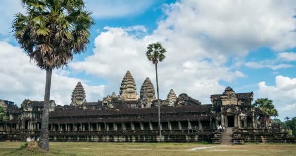 Angkor Kamboja Sekitar Tahun 2018 Kelompok Turis Melintasi Waktu Mengunjungi — Stok Video