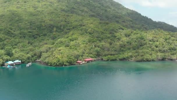 Aérea Volando Sobre Las Islas Banda Resorts Turísticos Bungalow Costa — Vídeos de Stock