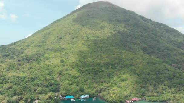 Εναέρια Πετώντας Πάνω Από Νησιά Μπάντα Ενεργό Ηφαίστειο Gunung Api — Αρχείο Βίντεο
