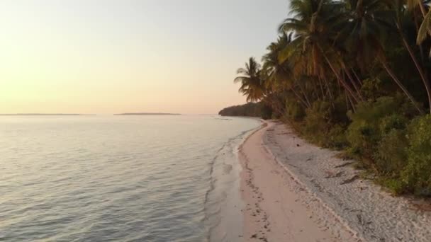 Aérea Puesta Sol Playa Arena Blanca Contaminada Las Islas Wab — Vídeos de Stock