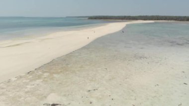 Hava: tropikal plaj ada resif karayip deniz beyaz kum plaj Yılan Adası, Endonezya Moluccas takımadalar, Kei Adaları, Banda Denizi, seyahat hedef. Yerli cinelike D-log renk profili