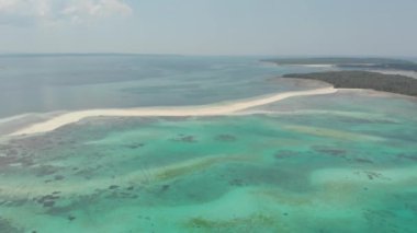 Hava: tropikal plaj ada resif karayip deniz beyaz kum plaj Yılan Adası, Endonezya Moluccas takımadalar, Kei Adaları, Banda Denizi, seyahat hedef. Yerli cinelike D-log renk profili