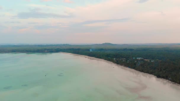 Antenn Oförorenad Kust Strand Solnedgång Vid Ohoidertawun Kei Islands Maluku — Stockvideo