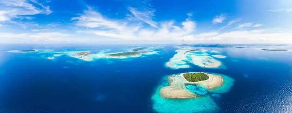 Luftaufnahme Banyak-Inseln sumatra tropischen Archipels Indonesien, Aceh, Korallenriff weißen Sandstrand. Top-Reiseziel, bestes Tauchen Schnorcheln. — Stockfoto