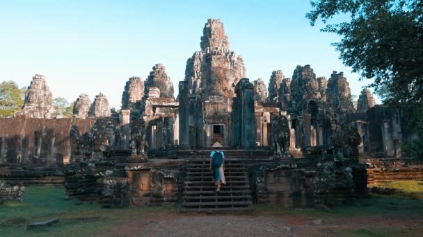 Rallentatore Turista Che Visita Angkor Rovina Destinazione Cambogia Donna Con — Video Stock