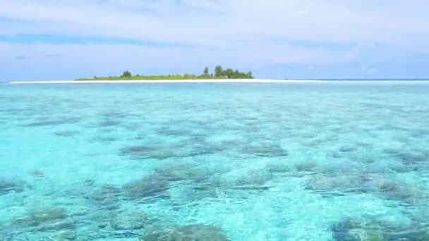 Inspiradora Vista Tropical Ilha Barco Offshore Praia Areia Branca Turquesa — Vídeo de Stock