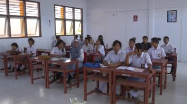 Wab, Endonezya - yaklaşık Ekim 2018: uzak köy Wab, Kei Adaları, Moluccas Endonezya okulda sınıf