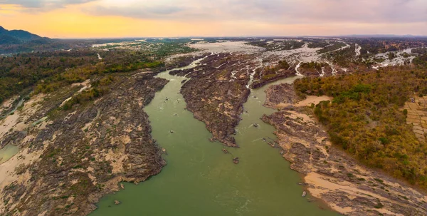 Luchtfoto-panoramische 4000 eilanden Mekong rivier in Laos, Li Phi watervallen, beroemde reizen bestemming backpacker in Zuidoost-Azië — Stockfoto