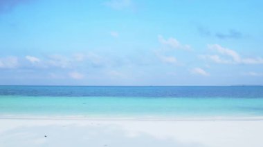 Pasir Panjang Kei Adaları Endonezya Moluccas Maluku Endonezya karayipler deniz turkuaz su beyaz kum plaj güneşli tropikal kıyı şeridi pastoral kimse waving