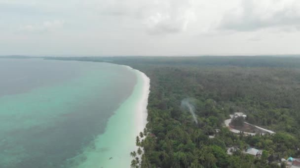 Aerea Costa Incontaminata Spiaggia Tropicale Mare Caraibico Pasir Panjang Kei — Video Stock