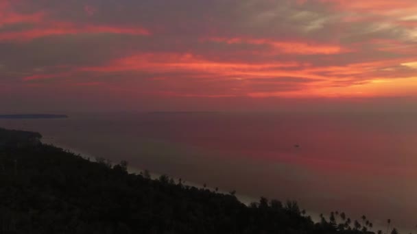 Aérien Coucher Soleil Coloré Ciel Spectaculaire Sur Mer Tropicale Aux — Video