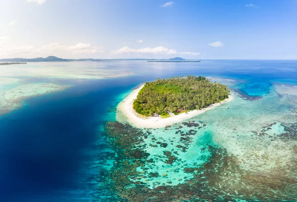Aerial view Banyak Islands Sumatra tropical archipelago Indonesia, coral reef beach turquoise water. Travel destination, diving snorkeling, uncontaminated environment ecosystem — Stock Photo, Image