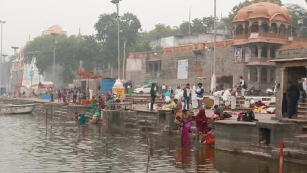 Ujjain Ινδία Δεκεμβρίου 2017 Πρόσωπα Που Παρακολουθούν Θρησκευτική Τελετή Στον — Αρχείο Βίντεο