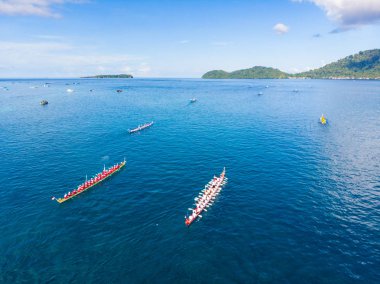 Havadan görünümü Banda Adaları Moluccas takımadaları Endonezya, Kora Kora Bandaneira geleneksel kano yıllık yarış.