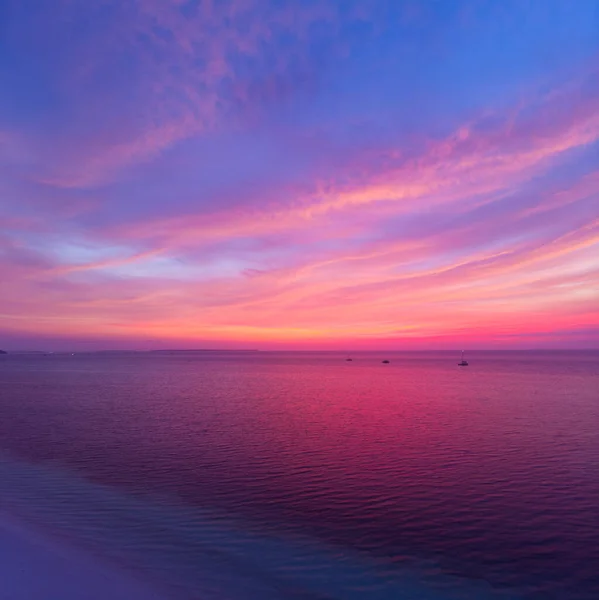 Vue aérienne plage tropicale île récif caraïbe mer au coucher du soleil. Kei Island, Indonésie Archipel des Moluques. Meilleure destination de voyage, meilleur plongée avec tuba, panorama imprenable . — Photo