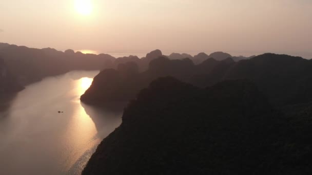 Aerial Unique Flying Long Bay Cat Island Sunset Famous Tourism — 图库视频影像