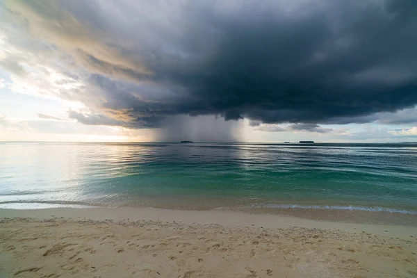 Nascer Sol Céu Dramático Mar Praia Tropical Deserto Sem Pessoas — Fotografia de Stock