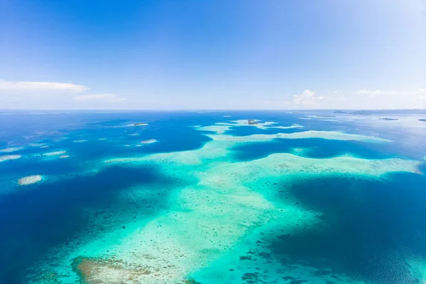 Aerial Εξωτικό Τροπικό Κοραλλιογενή Ύφαλο Απομονωμένο Προορισμό Μακριά Από Όλα — Φωτογραφία Αρχείου