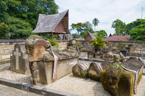 Lago Toba Indonésia Cerca Fevereiro 2019 Cemitério Tradicional Batak Aldeia — Fotografia de Stock