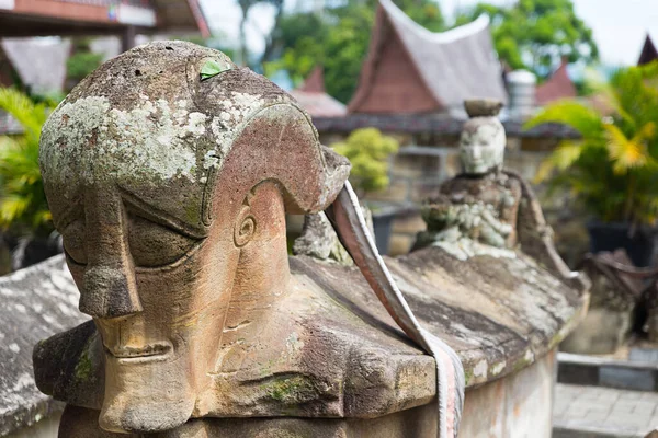 インドネシアのトバ湖 2月頃 2019 トムク村 トバ湖 インドネシアのスマトラ島の旅行先でバタック伝統的な墓地 — ストック写真