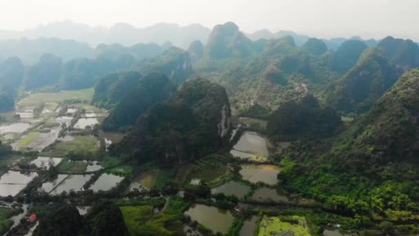 Antenne Karstlandschaft Nordvietnams Bei Sonnenuntergang Drohnenaufnahme Der Region Ninh Binh — Stockvideo