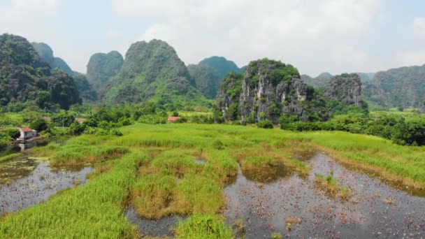 Luchtfoto Noord Vietnam Karst Landschap Bij Zonsondergang Drone Uitzicht Ninh — Stockvideo