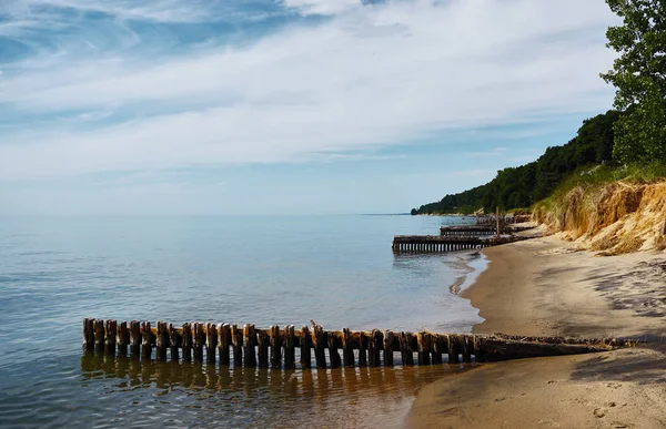 Eski Piers Bay Lake Michigan Plajda Kazık Sandy Kıyı Çim — Stok fotoğraf