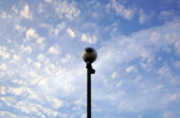 360 cam açık, merkezi gökyüzü, 360 derece fotoğraf makinesi üzerinde tutmak