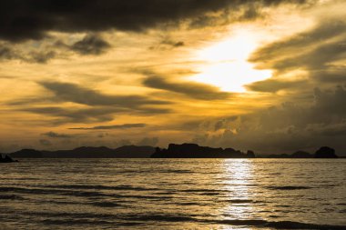 Bir Ao Nang Beach, Krabi, Tayland, Thailand, kahverengi günbatımı