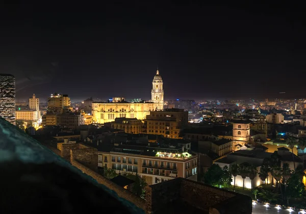 İspanya Malaga Katedrali gece atış