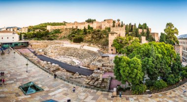 Roma Tiyatrosu ve Malaga İspanya Alcazaba Kalesi