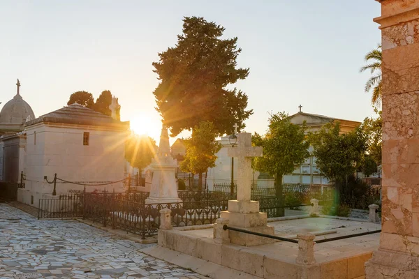 Malaga'da mezarlığında günbatımı