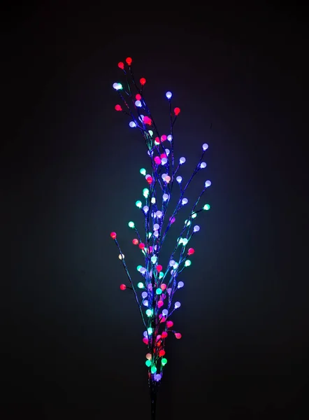 Weihnachtsbaum Aus Farbigen Glühbirnen — Stockfoto