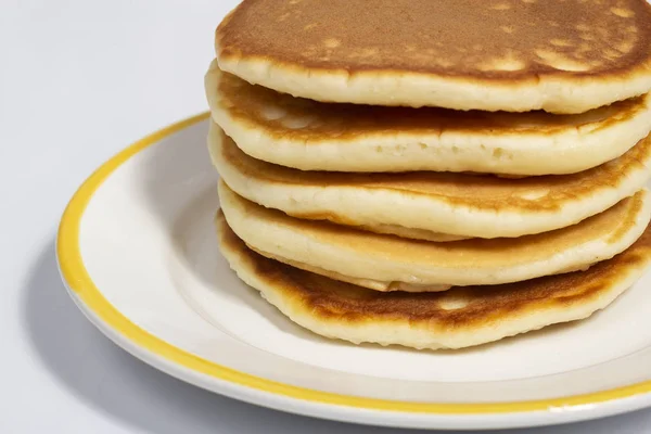 Pannkakor Vit Platta Närbild — Stockfoto