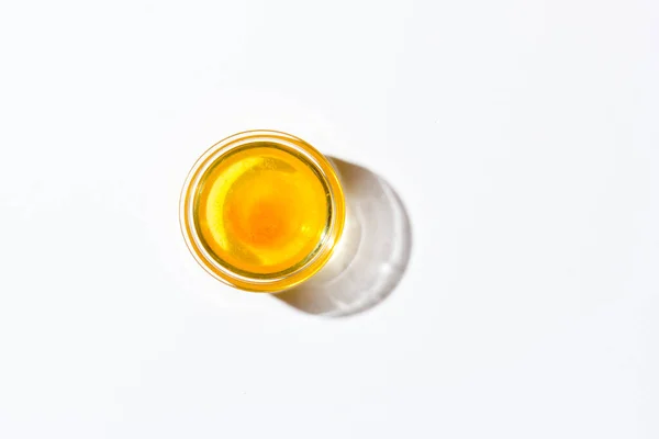 Miel Dans Une Petite Assiette Verre Sur Fond Blanc Vue — Photo