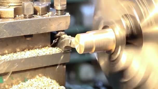 Fabrikada Torna Tezgahında Çalışıyorum — Stok video