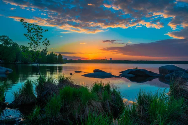 Ηλιοβασίλεμα Στη Λίμνη — Φωτογραφία Αρχείου