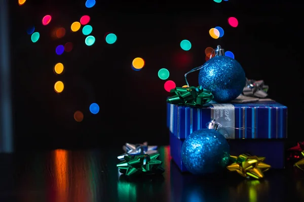 Caixa Presente Natal Ano Novo Com Decoração Mesa Com Fundo — Fotografia de Stock