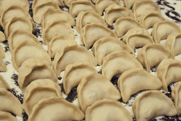 Dumplings Pelmeni Innan Tillagning Ryska Köket Bakgrund — Stockfoto