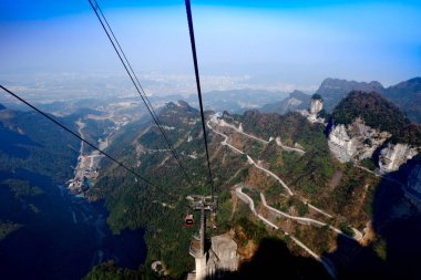 Zhangjiajie, Çin-Dec11 2016: teleferik Tianmen dağ Ulusal Park.The Göklerin kapısı, Tianmen Shan zirveye binmek