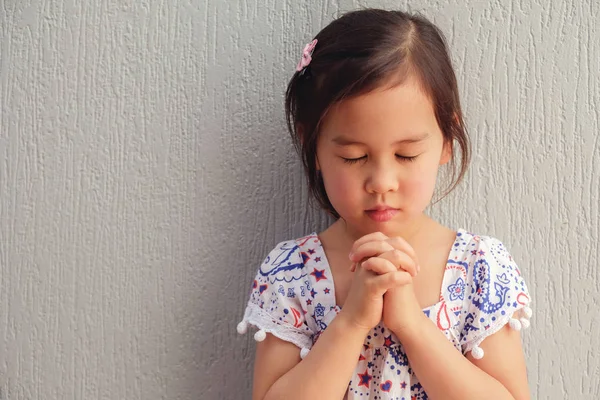 Asian Little Girl Praying Eyes Closed — Stock Photo, Image