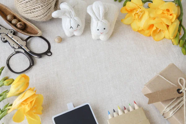 Easter Craft Dan Mockup Bunga Kuning Diatur — Stok Foto