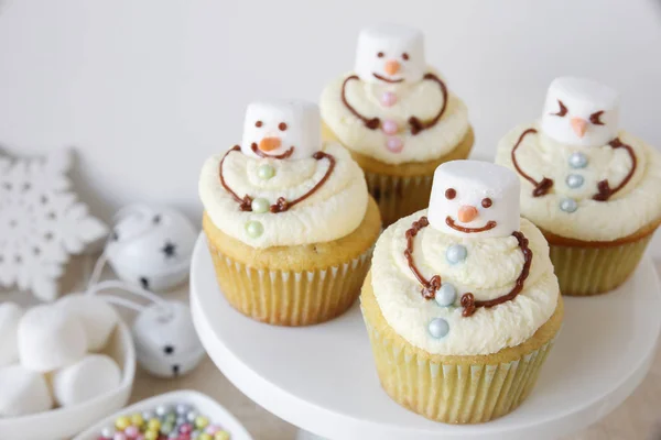 Distracție Casă Topire Cupcakes Zăpadă Pentru Copii — Fotografie, imagine de stoc